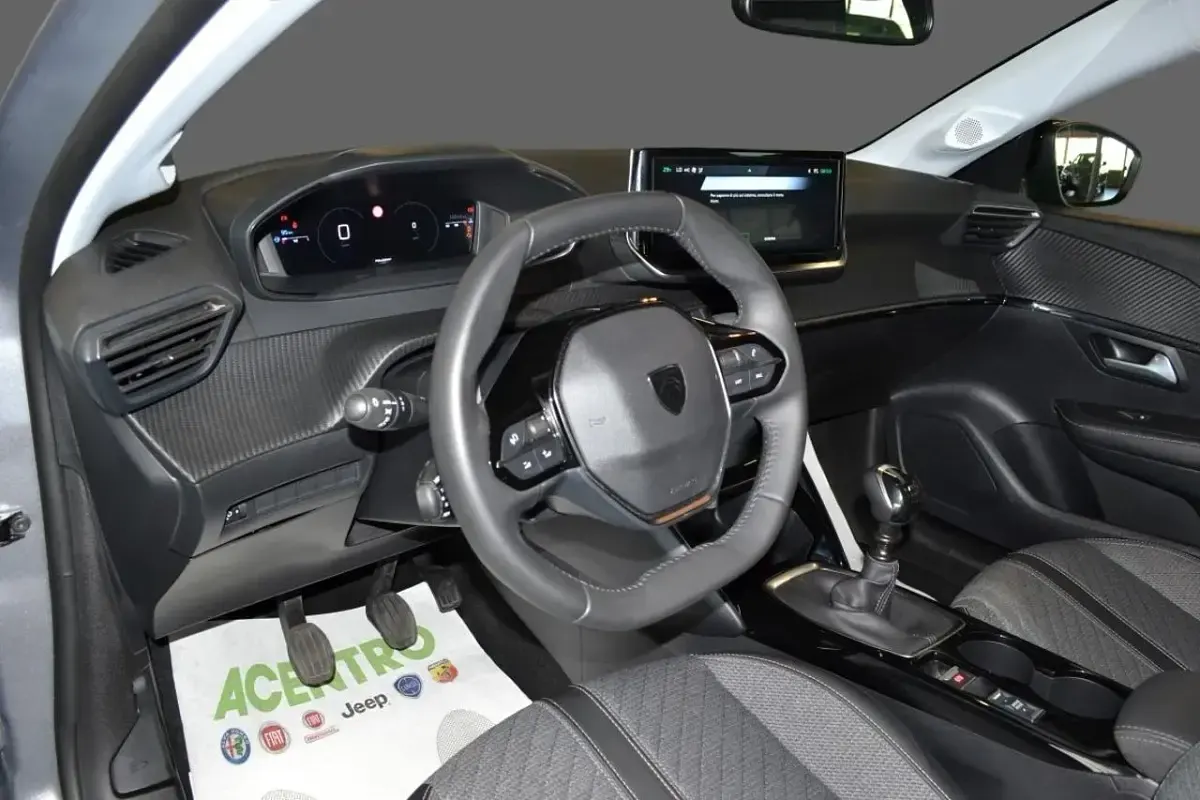 Usata Peugeot 208 Allure 101 CV (74 kW) 2025 Grigio Utilitaria