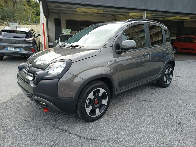 Usata Fiat Panda Cross Cross 69 CV (50 kW) 2023 Grigio scuro metallizzato Utilitaria