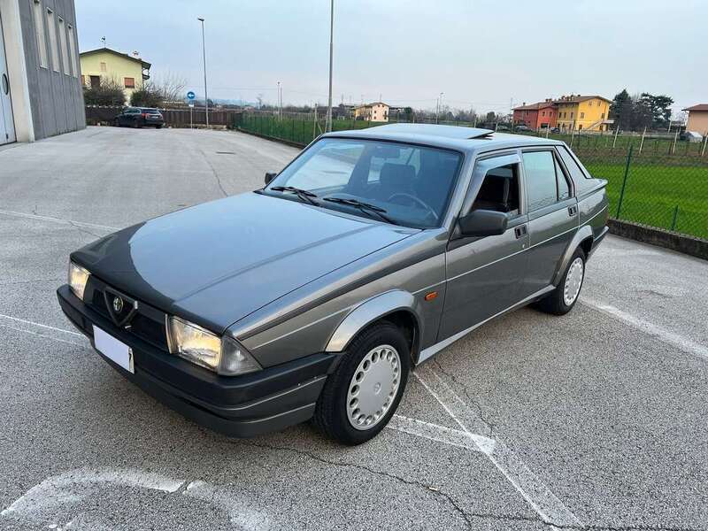 Usato 1989 Alfa Romeo 75 2.0 Benzin 148 CV (12.500 €)