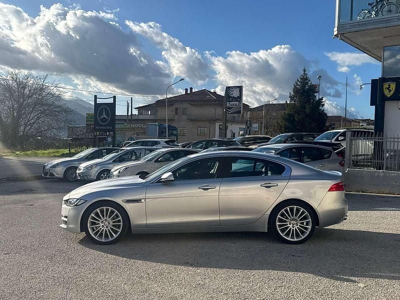 Usata Jaguar XE Portfolio 179 CV (131 kW) 2018 Argento Berlina