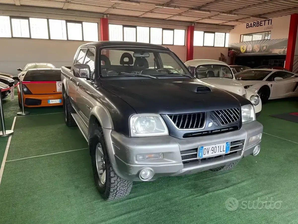 Usata Mitsubishi L200 115 CV (84 kW) 2005 Grigio Pick-up