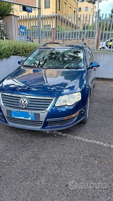 Usata VW Passat 105 CV (77 kW) 2006 Blu Station wagon