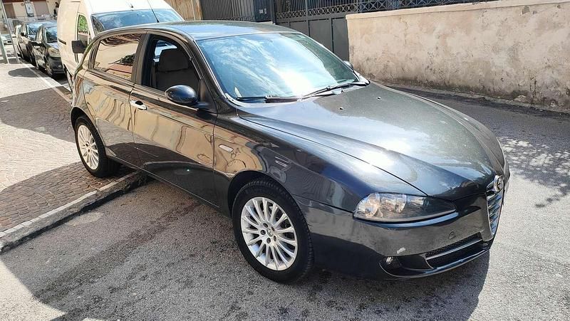 Usata Alfa Romeo 147 Distinctive 150 CV (110 kW) 2006 Nero Utilitaria
