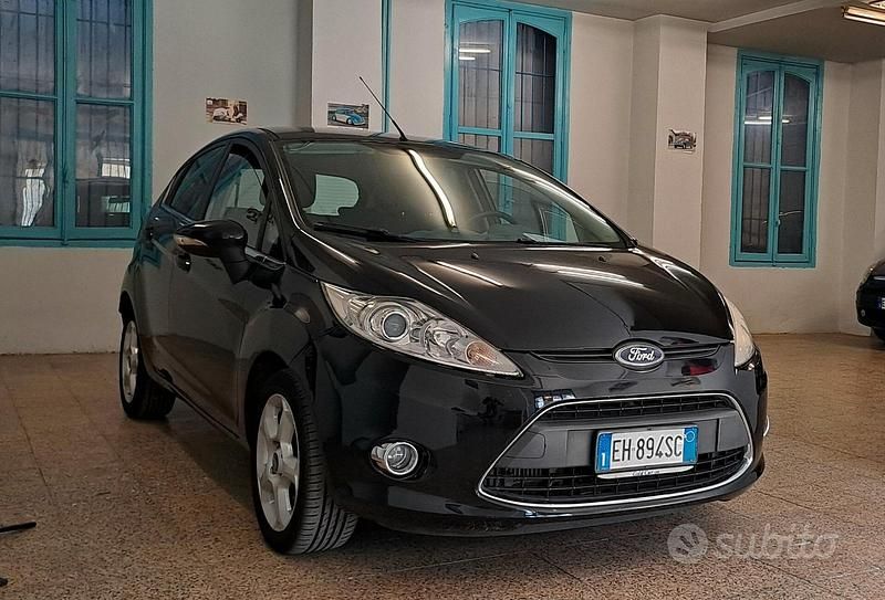 Usata Ford Fiesta 95 CV (69 kW) 2011 Nero Utilitaria