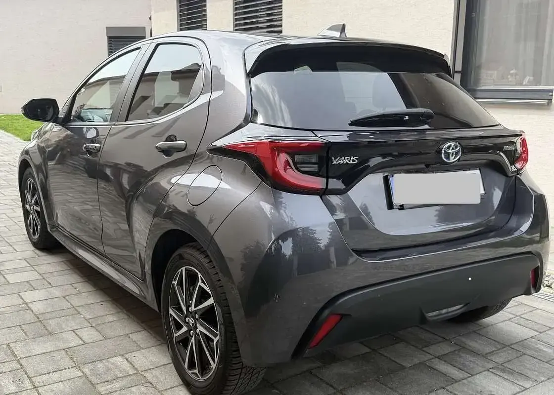 Usata Toyota Yaris Hybrid Trend 92 CV (67 kW) 2021 Berlina