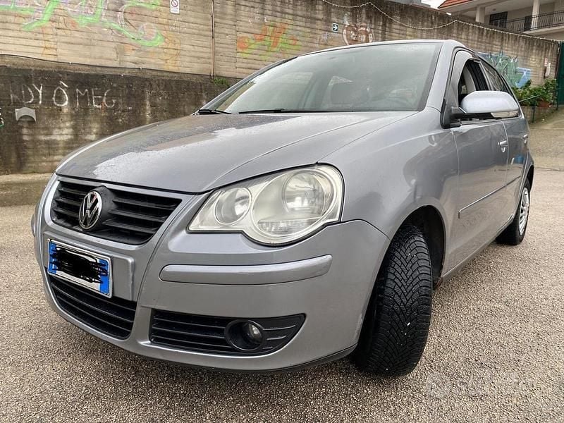 Grigio Usata 2007 VW Polo Tre volumi | 1999 € (Super prezzo) - Immagine 1/4