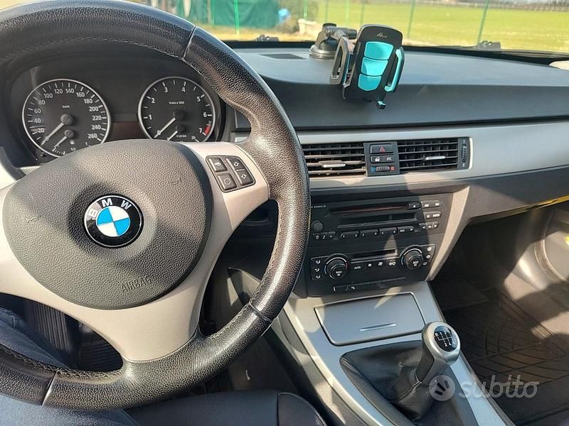 Usata BMW 318 129 CV (94 kW) 2006 Nero Berlina
