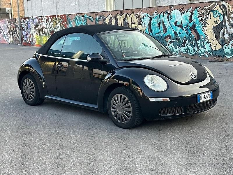 Usata VW Beetle 105 CV (77 kW) 2007 Nero Cabrio
