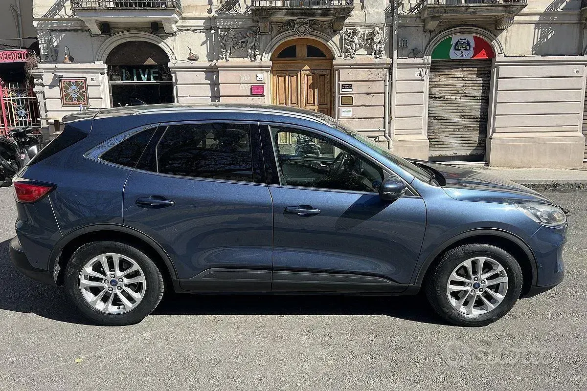 Usata Ford Kuga Titanium 120 CV (88 kW) 2020 Blu SUV