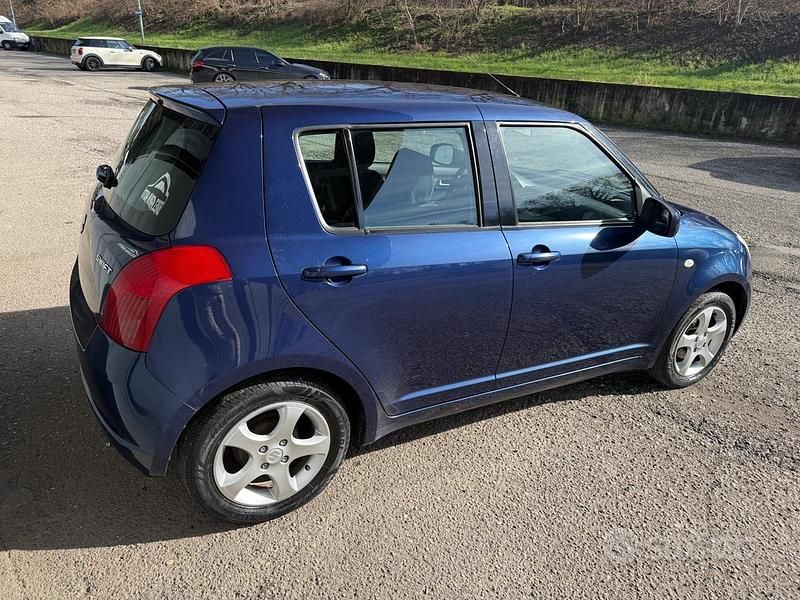 Usata Suzuki Swift GLX 92 CV (67 kW) 2006 Blu Utilitaria