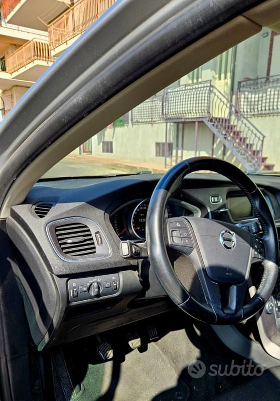 Usata Volvo V40 Kinetic 120 CV (88 kW) 2017 Grigio Station wagon