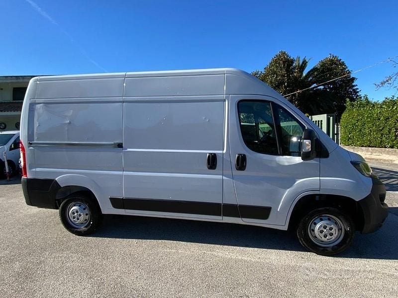 Usata Peugeot Boxer S 140 CV (102 kW) 2022 Bianco pastello Furgone