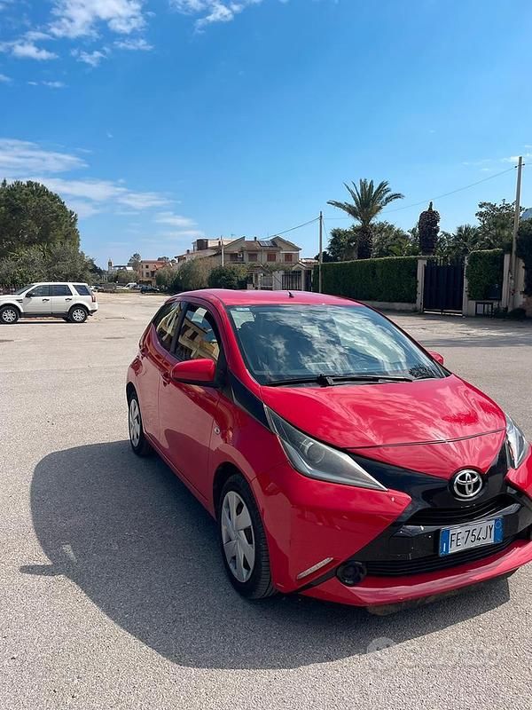Usata Toyota Aygo X-play 69 CV (50 kW) 2015 Rosso Utilitaria