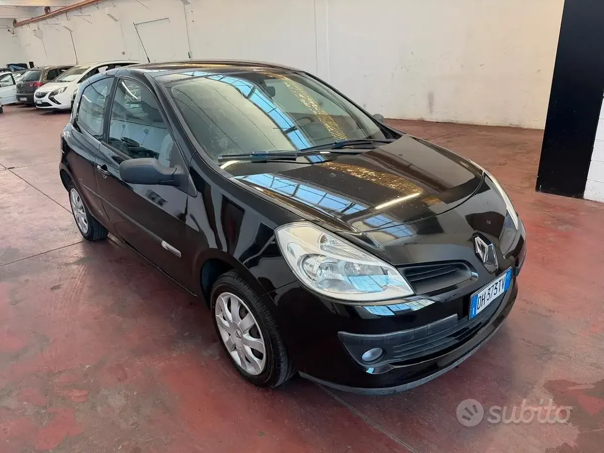 Usata Renault Clio II Luxe 75 CV (55 kW) 2007 Nero Utilitaria