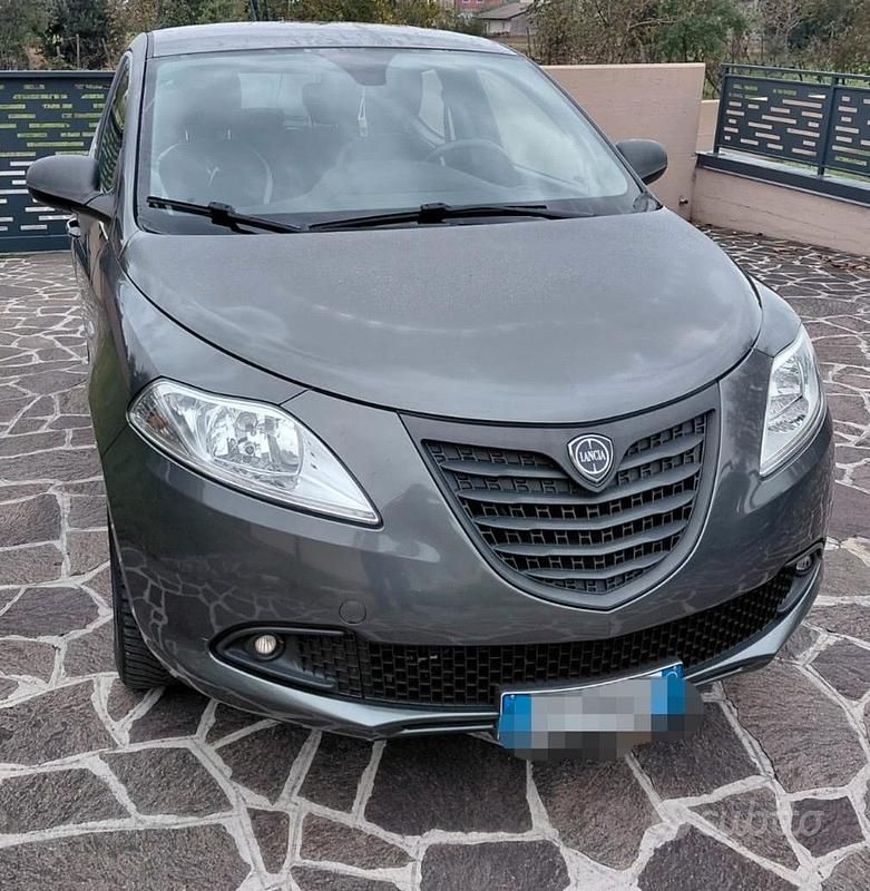 Usata Lancia Ypsilon 95 CV (69 kW) 2015 Utilitaria