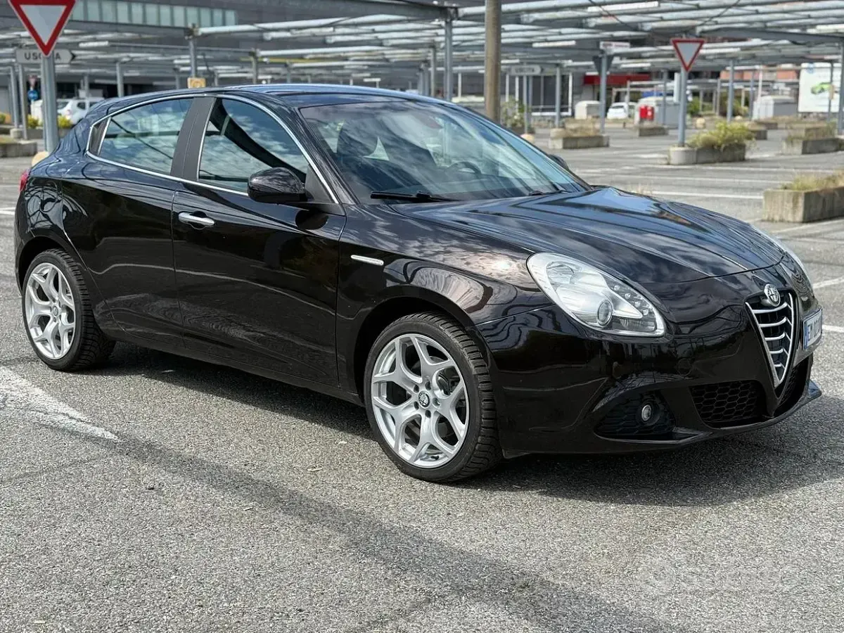 Usata Alfa Romeo Giulietta Exclusive 170 CV (125 kW) 2012 Nero Utilitaria