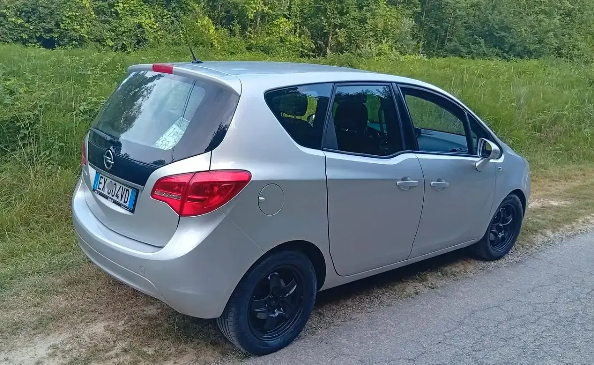 Usata Opel Meriva 120 CV (88 kW) 2014 Argento Monovolume