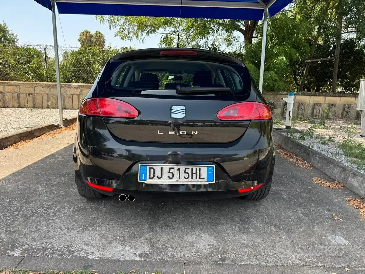Usata Seat Leon 105 CV (77 kW) 2007 Nero Utilitaria