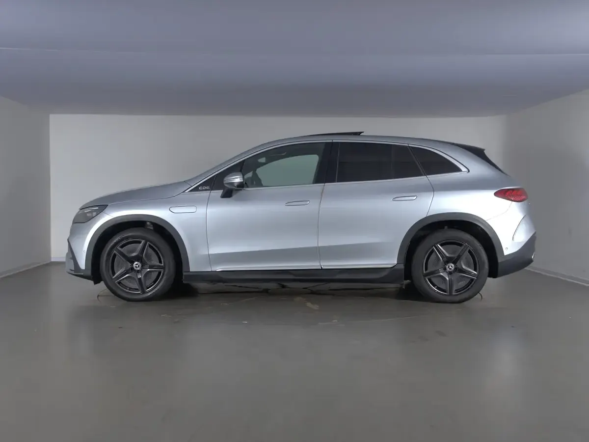 Usata Mercedes EQE350 Advanced 108 kW (148 CV) 2024 Argento Berlina