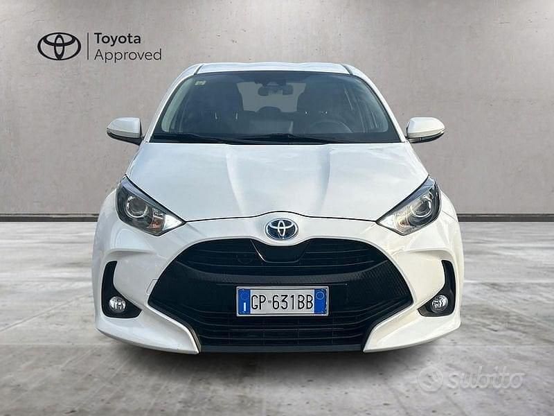 Usata Toyota Yaris Hybrid Active 116 CV (85 kW) 2023 Bianco Berlina