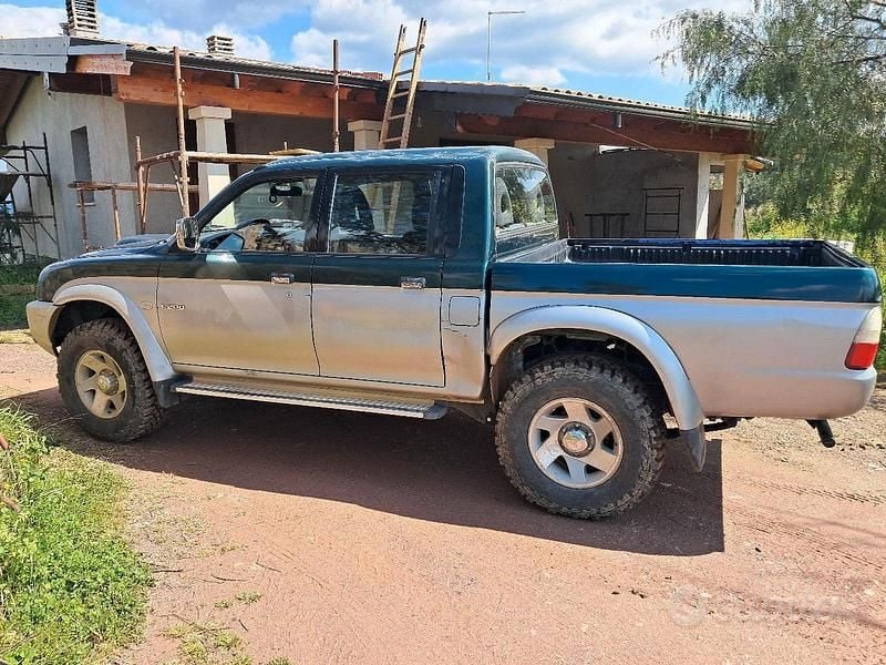 Usata Mitsubishi L200 201 CV (147 kW) 2024 Grigio Pick-up