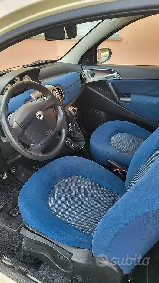 Usata Lancia Ypsilon 60 CV (44 kW) 2003 Giallo Utilitaria