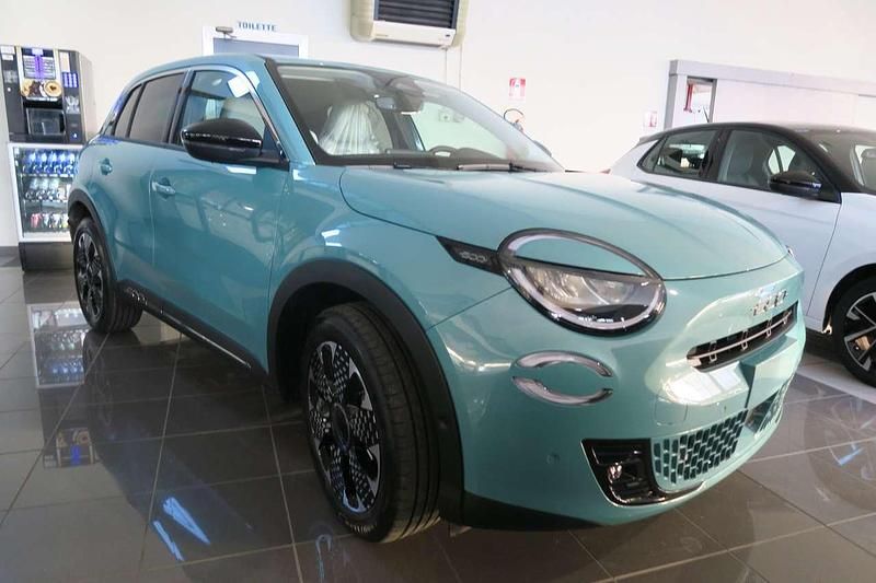 Nuova Fiat 600 La Prima 101 CV (74 kW) 2025 Verde mare SUV