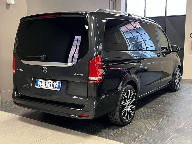 Usata Mercedes V300 Premium 237 CV (174 kW) 2022 Grigio Monovolume
