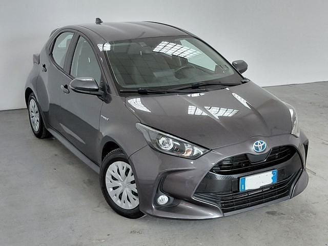 Usata Toyota Yaris Hybrid Business Edition 92 CV (67 kW) 2023 Bianco Berlina