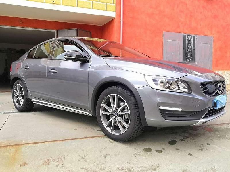 Usata Volvo S60 CC Pro 150 CV (110 kW) 2018 Grigio Berlina