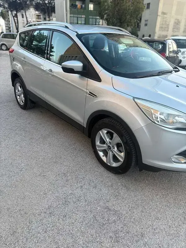 Usata Ford Kuga Titanium 116 CV (85 kW) 2014 Argento SUV