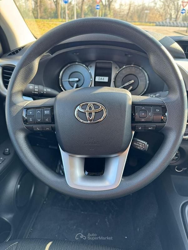 Nuova Toyota HiLux Comfort 205 CV (150 kW) 2026 Bianco Pick-up