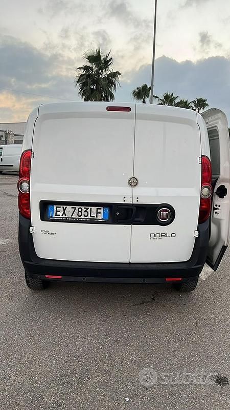 Usata Fiat Doblò 105 CV (77 kW) 2015 Bianco Monovolume