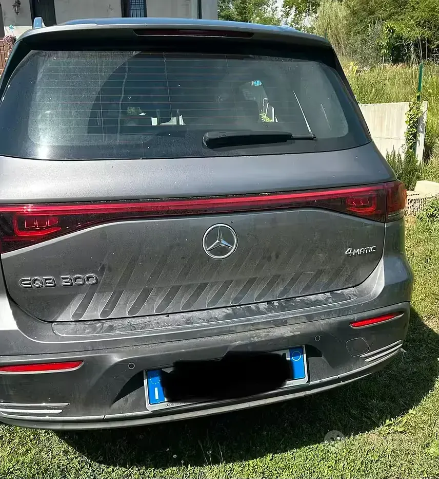 Usata Mercedes EQB300 139 kW (189 CV) 2023 Grigio SUV