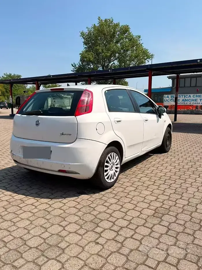 Usata Fiat Grande Punto 65 CV (47 kW) 2009 Bianco Utilitaria