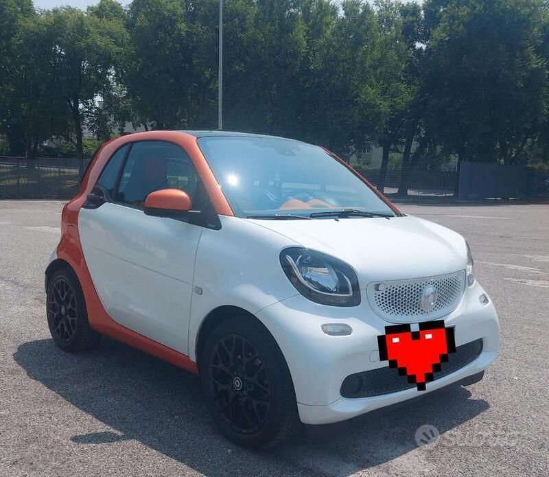 Bianco Usata 2015 Smart ForTwo Coupé Edition #1 Due volumi | 10.500 € (Buon prezzo) - Immagine 1/4