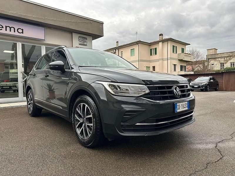 Usata VW Tiguan Life 122 CV (89 kW) 2022 Nero SUV