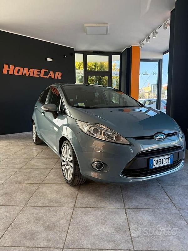 Usata Ford Fiesta Titanium 68 CV (50 kW) 2009 Blu Utilitaria