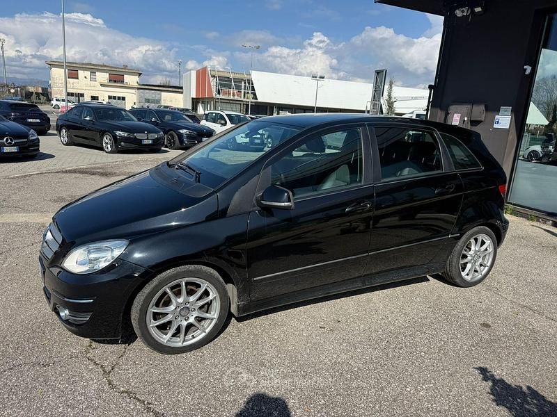 Usata Mercedes B200 140 CV (102 kW) 2009 Nero Monovolume