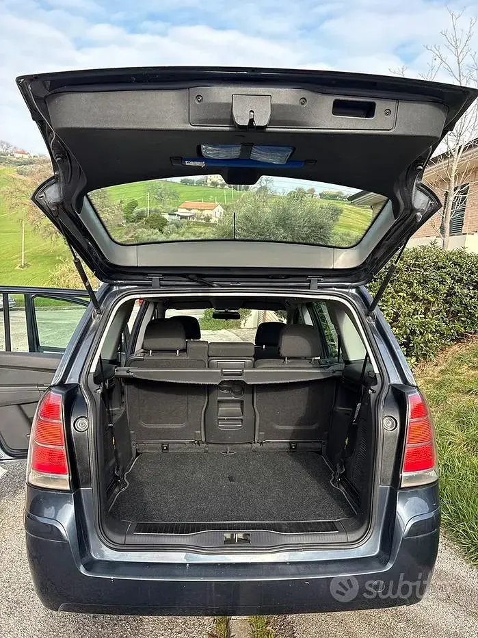Usata Opel Zafira 120 CV (88 kW) 2008 Blu Monovolume