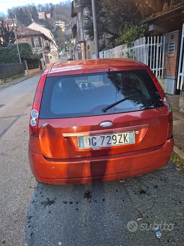 Usata Ford Fiesta 96 CV (70 kW) 2009 Rosso Utilitaria