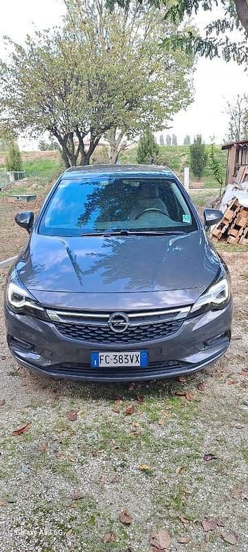 Marrone Usata 2016 Opel Astra Tre volumi | 9700 € (Buon prezzo) - Immagine 1/4