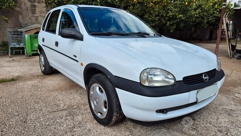 Usata Opel Corsa Swing 50 CV (36 kW) 1994 Bianco Utilitaria