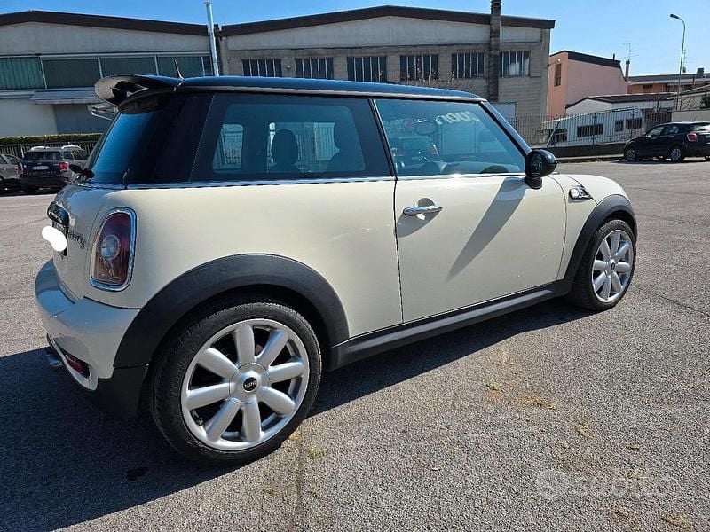 Usata Mini Cooper S 174 CV (127 kW) 2008 Bianco Utilitaria