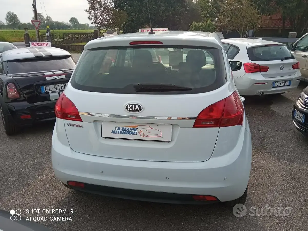 Usata Kia Venga Active 90 CV (66 kW) 2016 Bianco Utilitaria