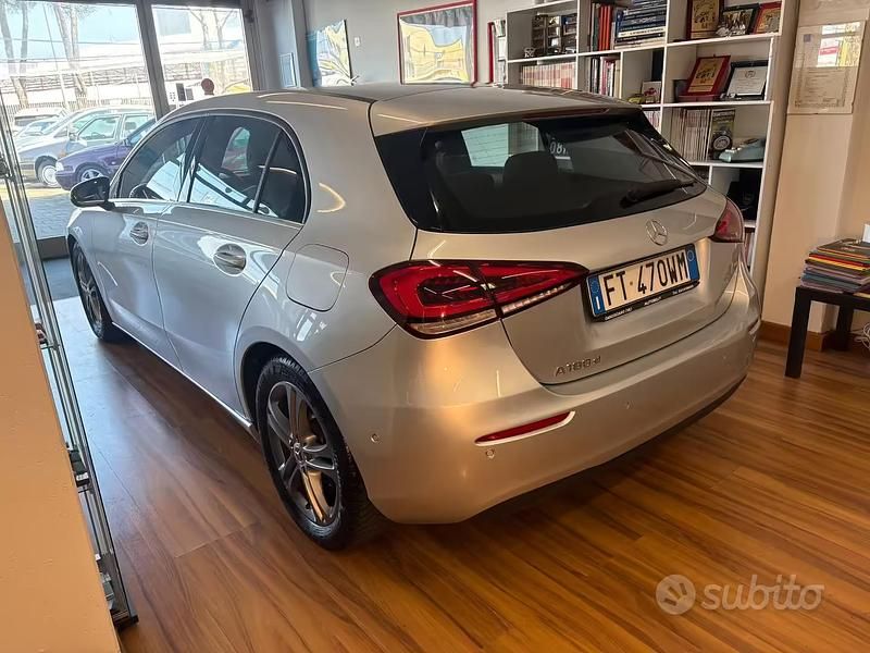 Usata Mercedes A180 109 CV (80 kW) 2019 Grigio Berlina