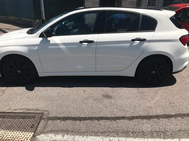 Usata 2017 Fiat Tipo Tre volumi | 7000 € (Cara) - Immagine 1/4