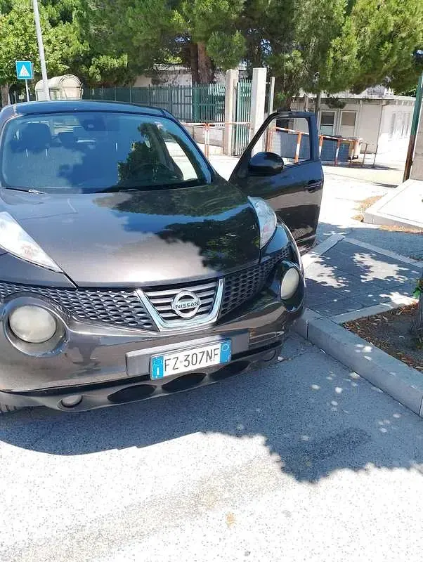 Usata Nissan Juke Tekna 110 CV (80 kW) 2011 Marrone SUV
