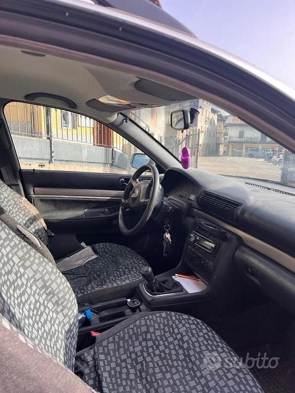 Usata Audi A4 2000 Grigio Berlina