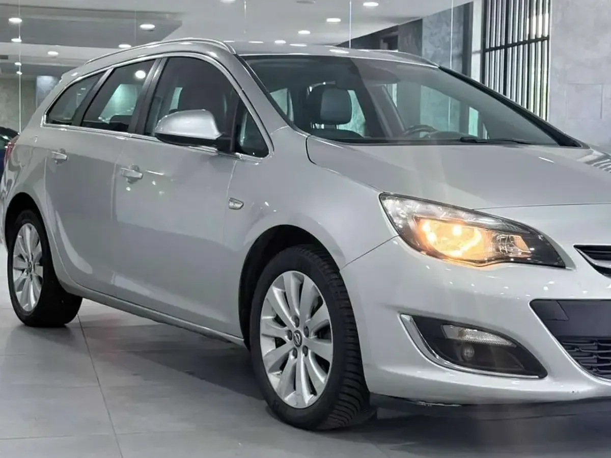 Usata Opel Astra Business 131 CV (96 kW) 2014 Argento Station wagon